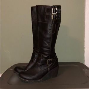 OMG the cutest brown leather boots!